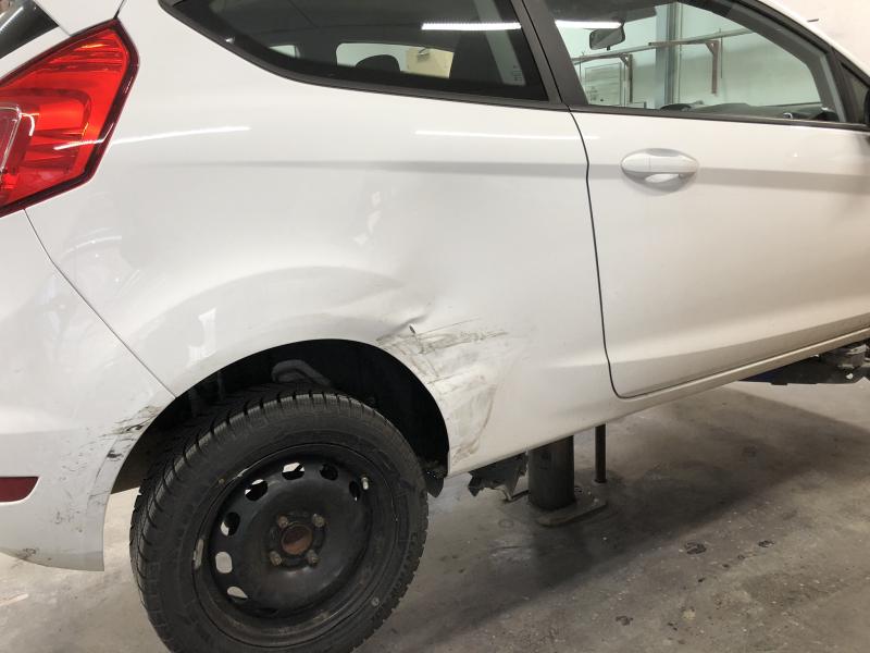 Ford Fiesta_Schaden_Kratzer_Radkasten